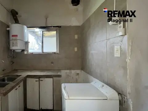 Casa a refaccionar en venta en villa elisa