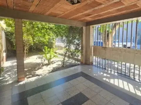Venta casa 3 ambientes lanús este