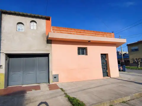 Venta casa con galpon garaje  loft en casanova