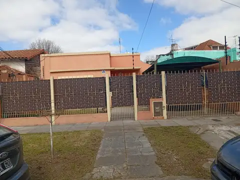 Oportunidad casa + departamento independiente 10 x 25 metros. cochera