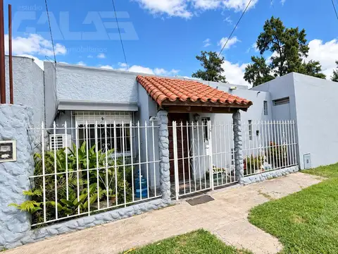 Casa | 4 ambientes | parrilla | una planta | cochera | villa udaondo