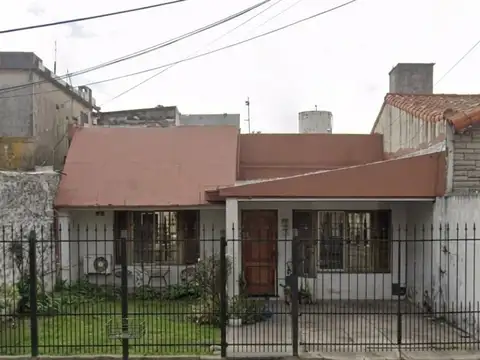 Casa 4 ambientes con cochera y patio avellaneda