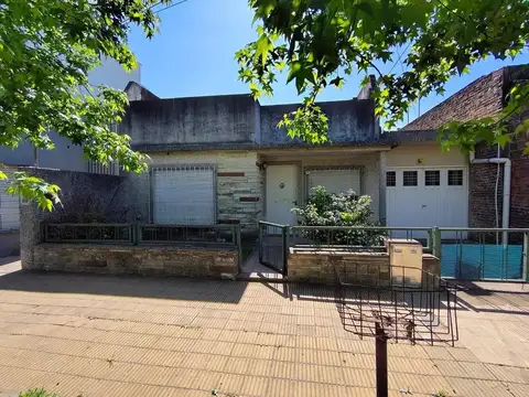 Venta casa americana de 4 ambientes en moron sur