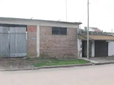 Casa con local y maquinaria - merlo