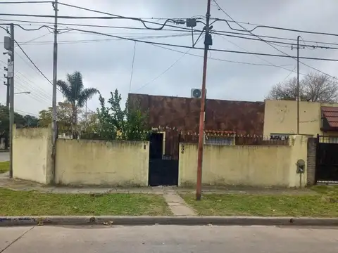 Casa en barrio sarmiento apto credito