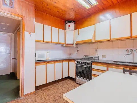 Venta - casa 4 amb con patio y pileta