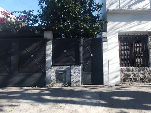 Casa en venta para dos familias de 3 ambiente y 2 ambientes  con cochera - wilde