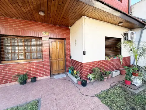 Venta casa 4 amb cochera, patio, quincho san justo