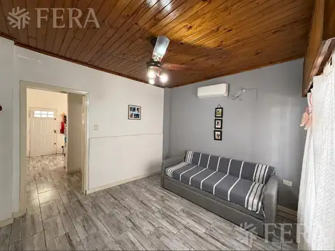 Venta casa 3 ambientes con cochera y patio en bernal