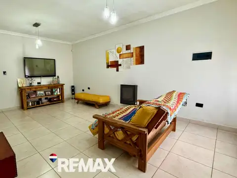 Venta casa en ph al frente  3 dorm b° san martin