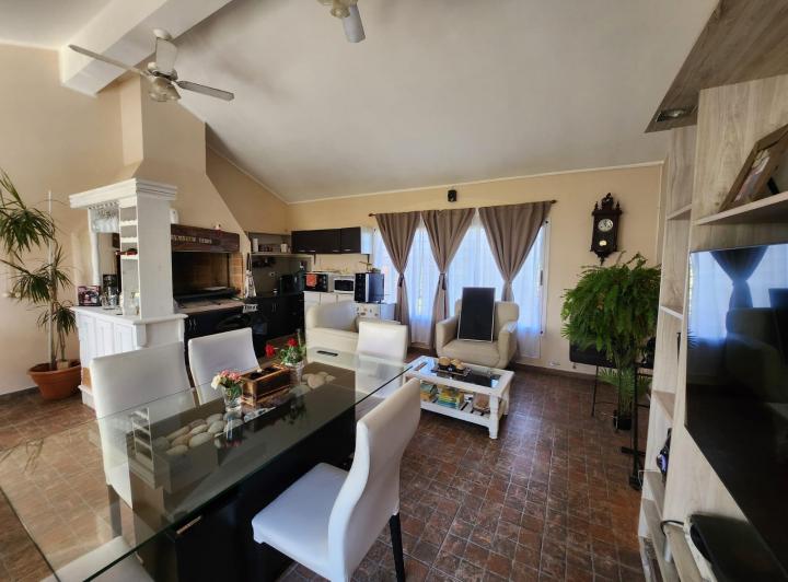 Casa · 167m² · 5 Ambientes · 2 Cocheras