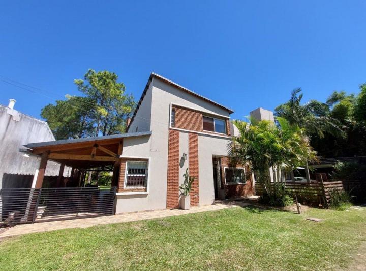 Casa · 160m² · 5 Ambientes · 2 Cocheras