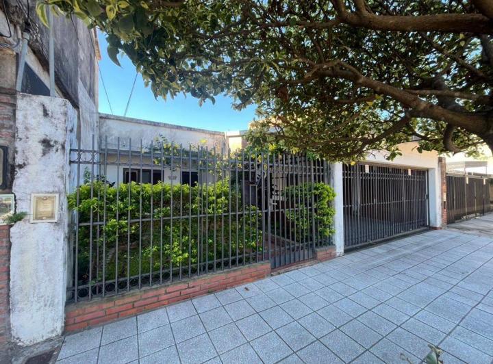 Casa · 60m² · 5 Ambientes · 2 Cocheras
