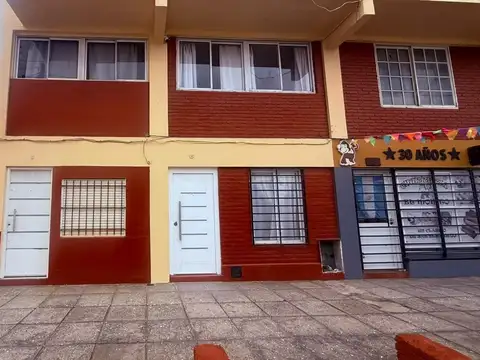 Departamento de 2 ambientes a 50 mts del mar, como nuevo.