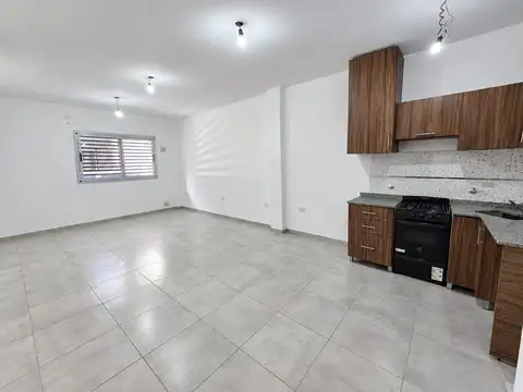 Monoambiente cochera a metros de av. yrigoyen