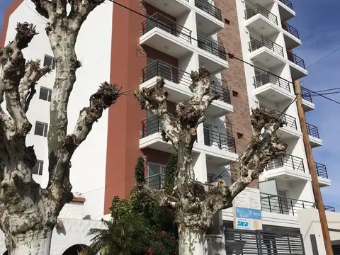Departamento monoambiente divisible  al frente con balcon