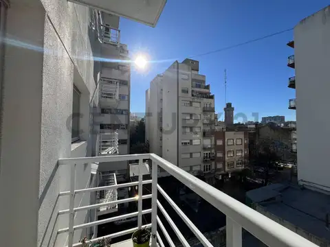 Venta de monoambiente con balcón, centro, mar del plata.
