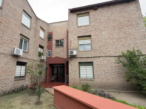 Departamento en venta en ciudad evita, barrio isabel la catolica