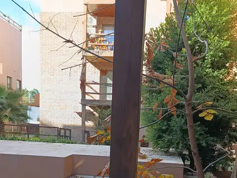 Hermoso monoambiente en venta,  balcón planta baja con vista a la pileta