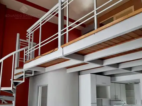 Semipiso en duplex sobre la avda, a mts del fcgr y de escalada centro