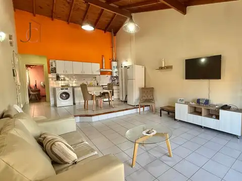 Departamento 2 ambientes primer piso por escalera con posibilidad de ampliación