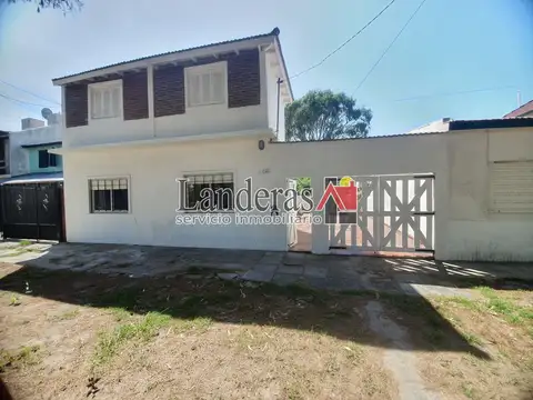 Venta en block - 3 departamentos (3 y 2 amb.) con amplio patio propio