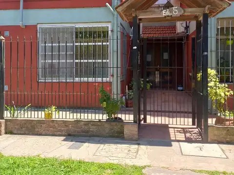 B. sagrado corazón- excelente 3 ambientes - planta baja, con balcón-pisos y revestimientos cerámicos
