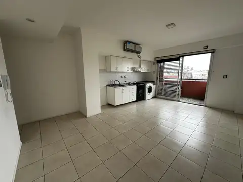 Departamento 2 ambientes con balcon al frente en lanus este