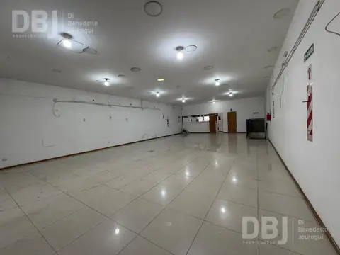 Alquiler local de 270m2 en ciudad madero