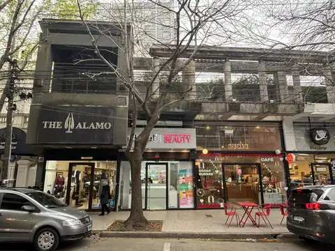 Local 160 m2 en excelente zona comercial de martinez.