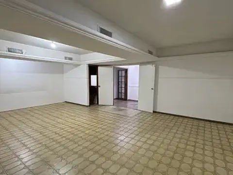 Local comercial en alquiler 430 m2 cub, sobre avenida crovara, la tablada.