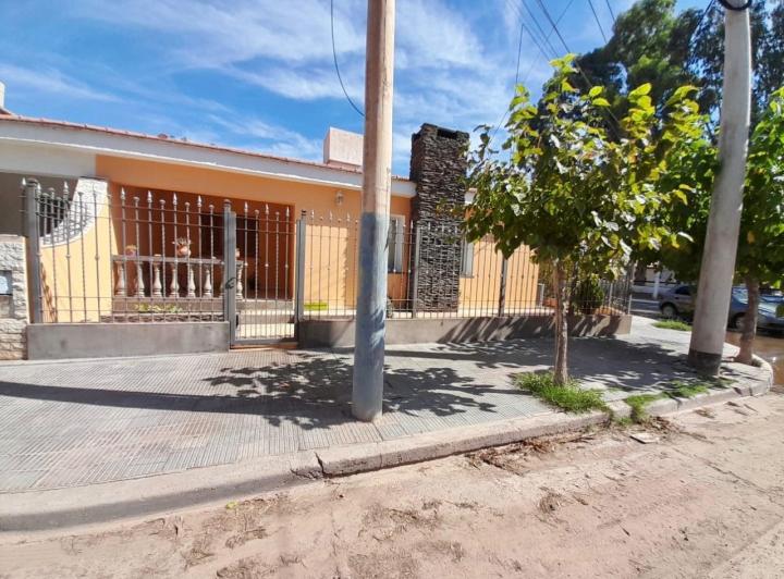 Casa · 274m² · 6 Ambientes · 1 Cochera