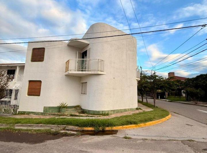 Casa · 287m² · 8 Ambientes · 2 Cocheras