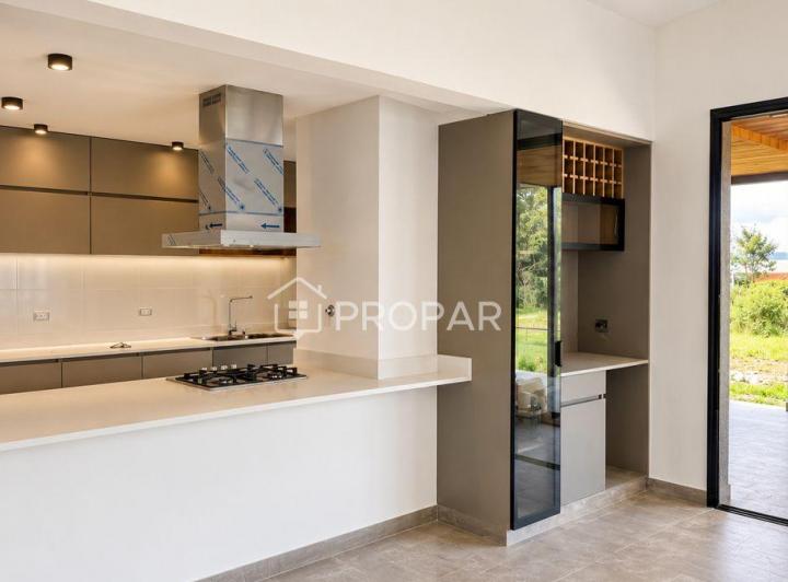 Casa · 272m² · 4 Ambientes · 2 Cocheras
