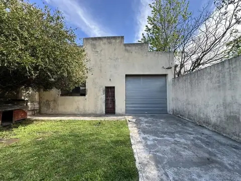 Galpón 120 m² sin columnas + casa 3 amb.