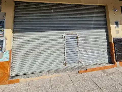 Galpón c/local en alquiler, c. madero. alquiler