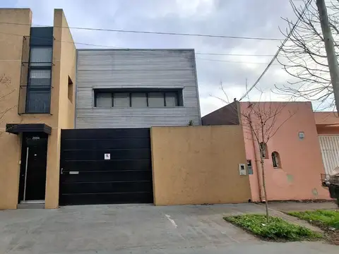 Galpón industrial con oficinas rotonda los pinos