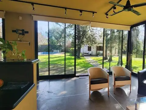 Venta casa en villa udaondo,  quincho y pileta