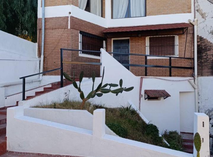 Casa · 165m² · 9 Ambientes · 1 Cochera