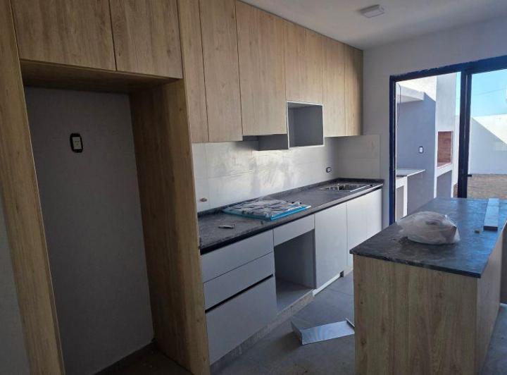 Casa · 80m² · 3 Ambientes · 2 Cocheras
