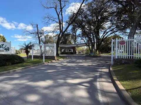Lote en venta barrio monet -amenities- seguridad- deportes.