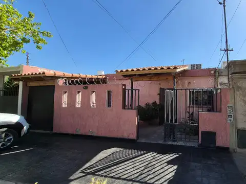Venta - casa 3 dormitorios con departamento independiente, rawson