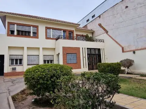 Venta casa y depto centrico, gran terreno, capital