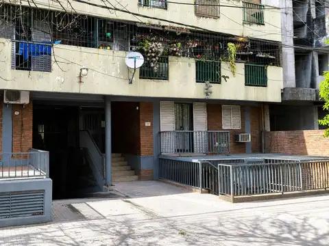 Venta de cochera + depósito en barrio sur.