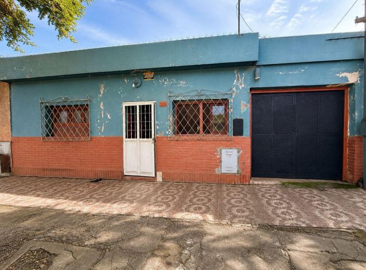 Casa · 100m² · 8 Ambientes · 1 Cochera