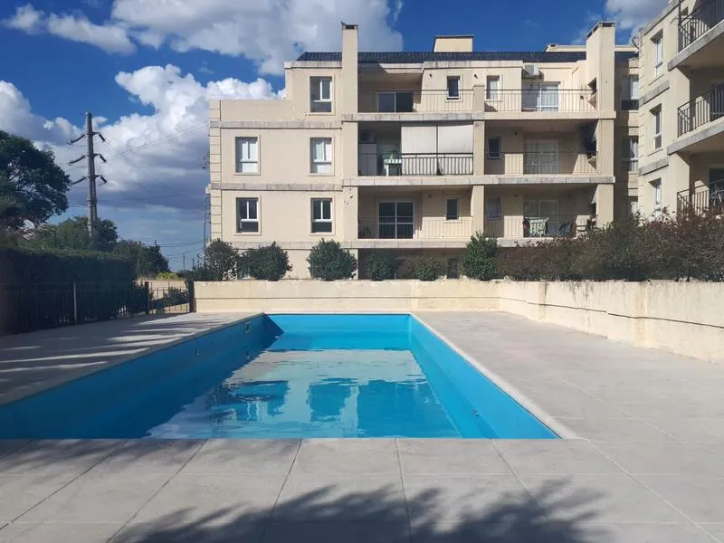 VENTA APTO PERMUTA Bº PRIVADO HOUSING SUREÑO 1 DOR  BALCÓN CON ASADOR Y COCHERA