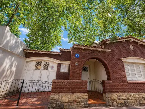 Venta casa a reciclar en ciudad – área fundacional