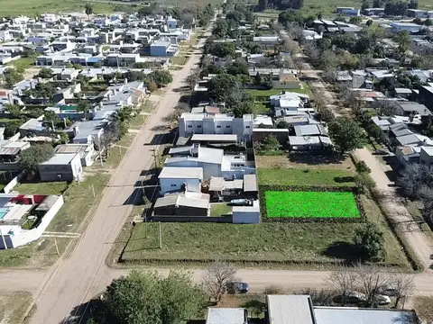 Se vende lote en barrio las flores rqta.
