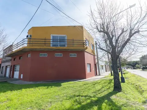Galpón en pb + dpto de 2d, quincho y terraza en pa