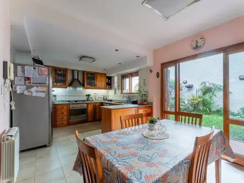 Casa nueva 6 ambientes  jardín  parrilla cochera